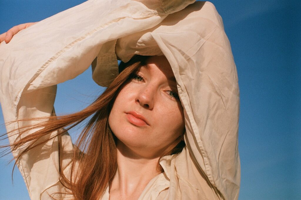 Maz O’Connor shares new single ‘What I Wanted’
