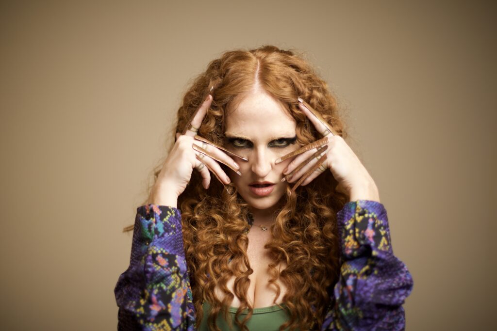 Lisa Canny delivers her beautifully delicate and honest new single ‘Medicine’