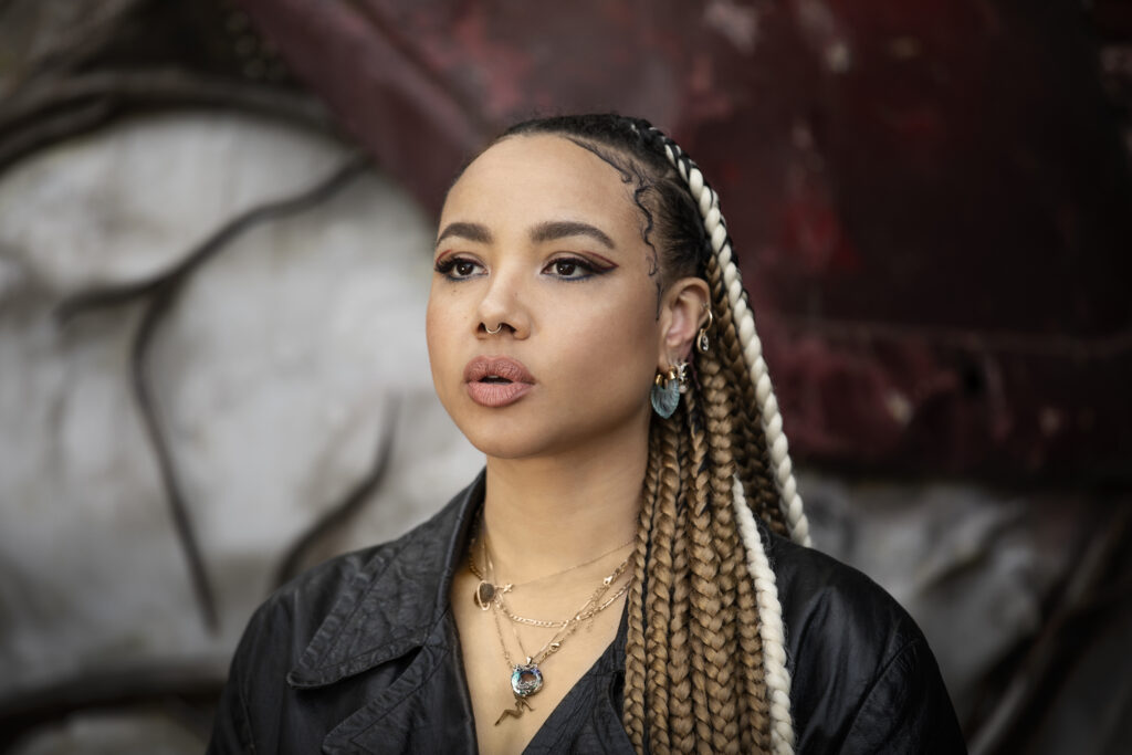 PREMIERE: Natalie Duncan shares new track ‘Hearts In A Cage’