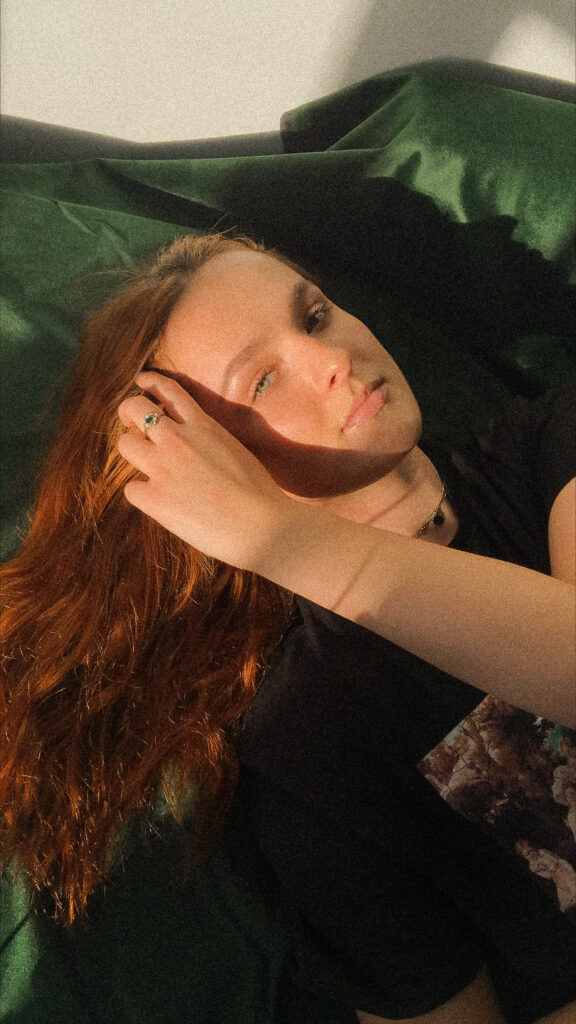 Agi shares a new intimate acoustic track, ‘Green Velvet’