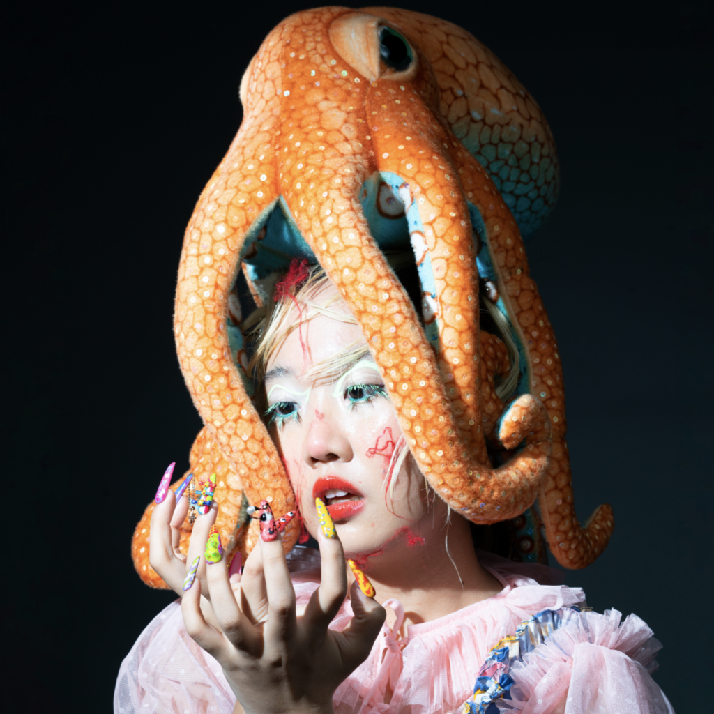 ena mori unveils new single ‘KING OF THE NIGHT!’