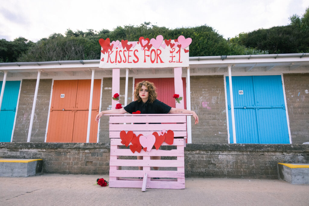 Ellur shares new single ‘Close To You’
