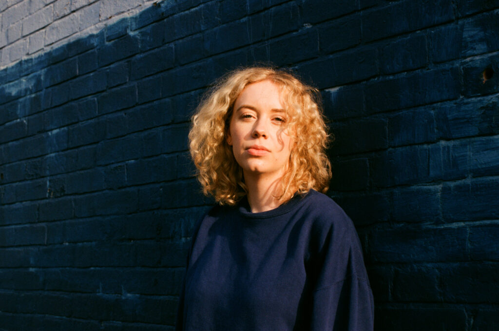 Lizzie Reid shares joyful new single ‘Warpaint’