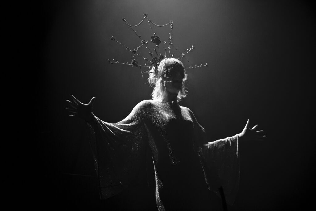 Lydmor releases new single ‘LSD Heart’