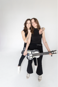 Read more about the article Larkin Poe unveil smoldering title track from eagerly awaited new album, ‘Blood Harmony’