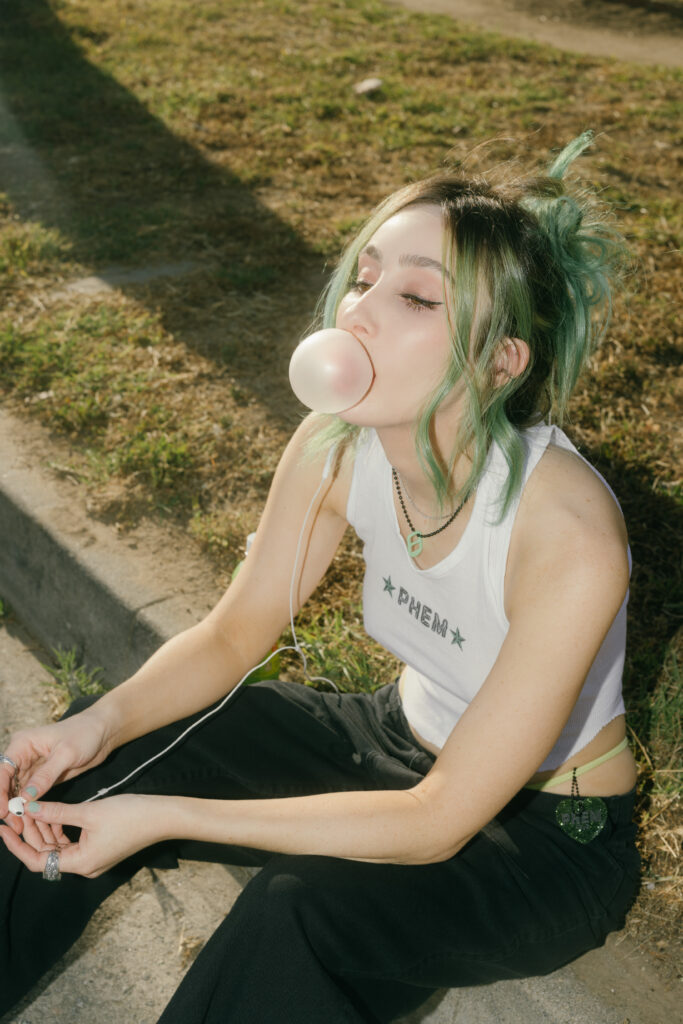 phem shares new single ‘brkdwn’