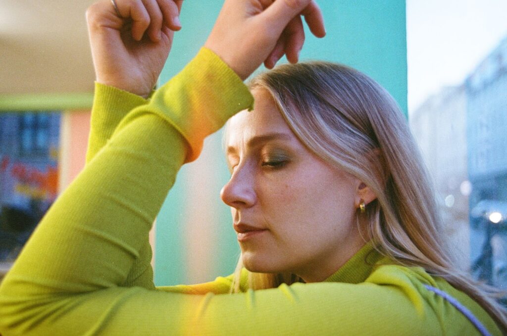 thea wang unveils new single ‘Garden Song (I Prefer A Loon)’