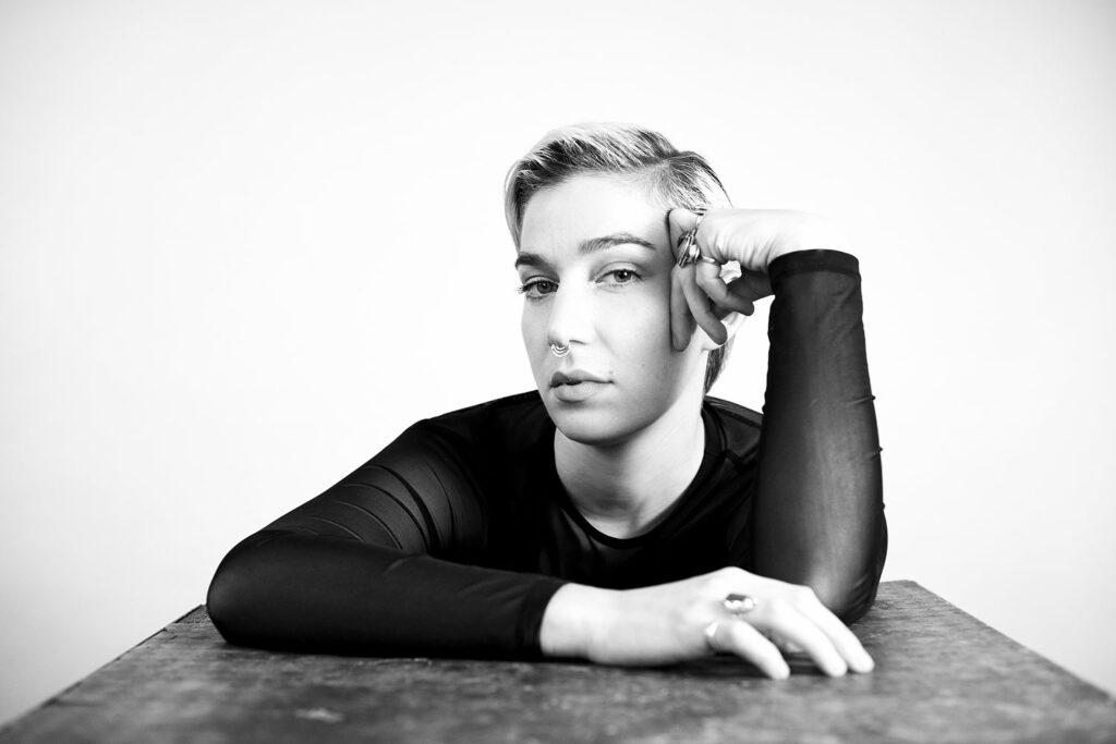 Zoe Boekbinder shares mesmerisng new single ‘I Am Yesterday’