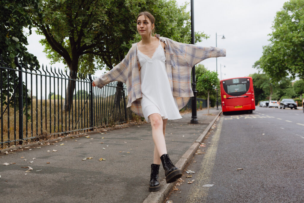 Lexie Carroll returns with indie-pop gem ‘fall for anything’