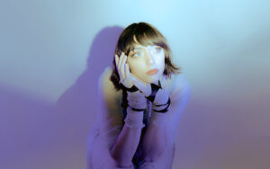 Read more about the article Kaeda Daze debuts irresistible lo-fi moody pop track ‘Running From Something’