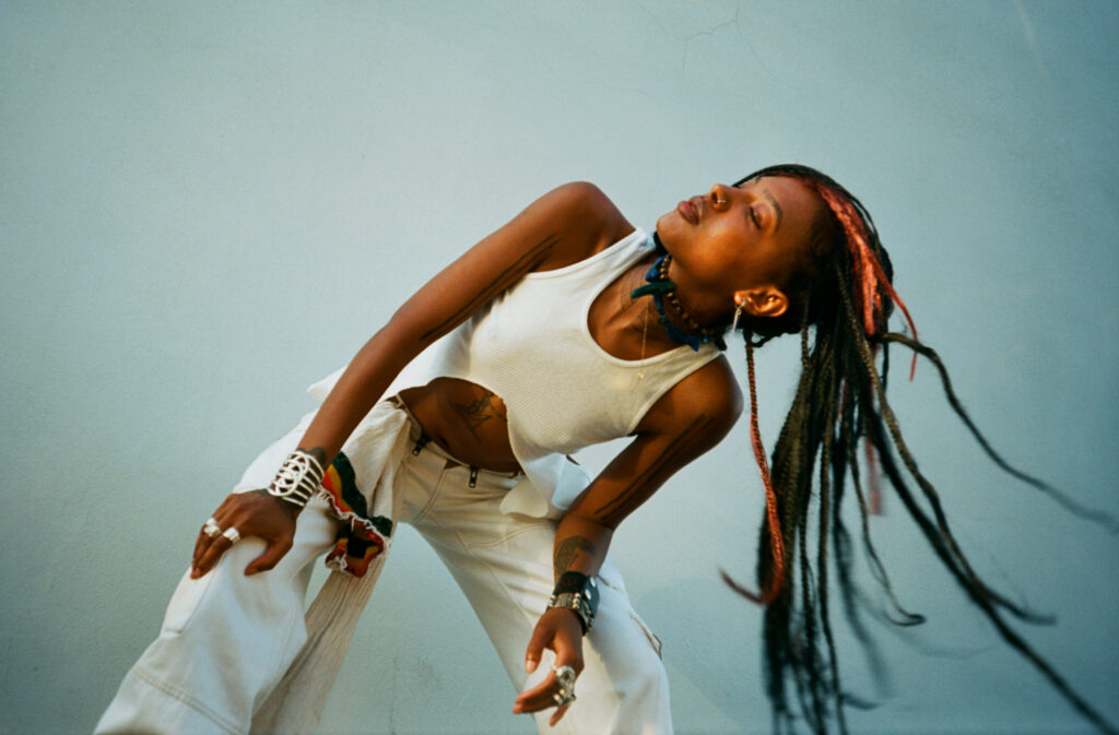 Alewya’s new single ‘Let Go’ marks wild new chapter full of freedom and self-confidence