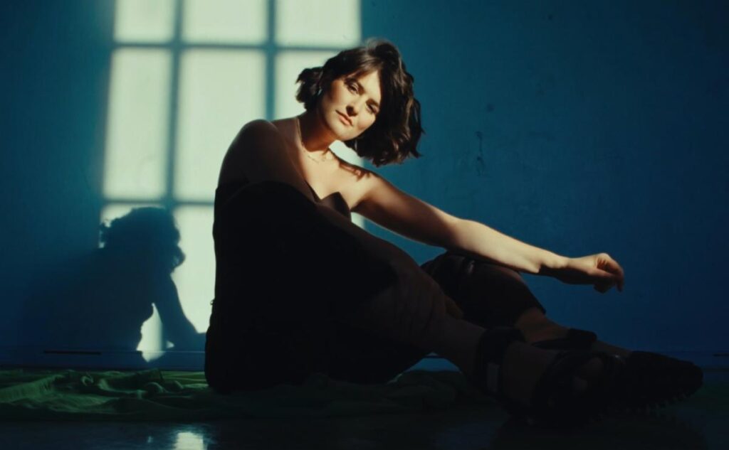 Marie Sahba braces before letting go on brilliant new single ‘Fall Apart’