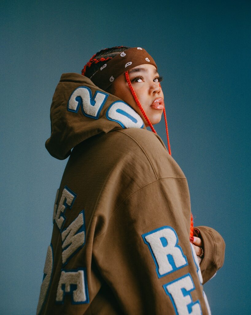 Zoe Wees shares emotional new single ‘Daddy’s Eyes’