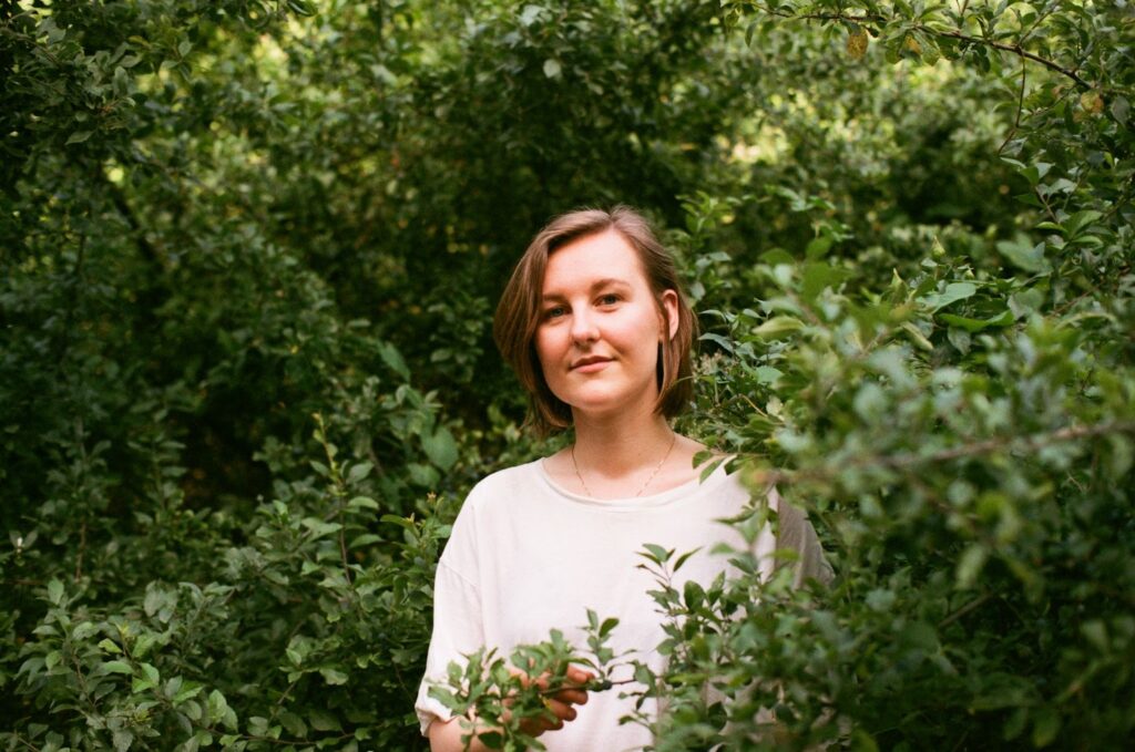 Lindsay Munroe returns with triumphant new single ‘Wild Me’
