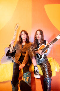 Read more about the article Larkin Poe share emotionally anthemic new song ‘Strike Gold’