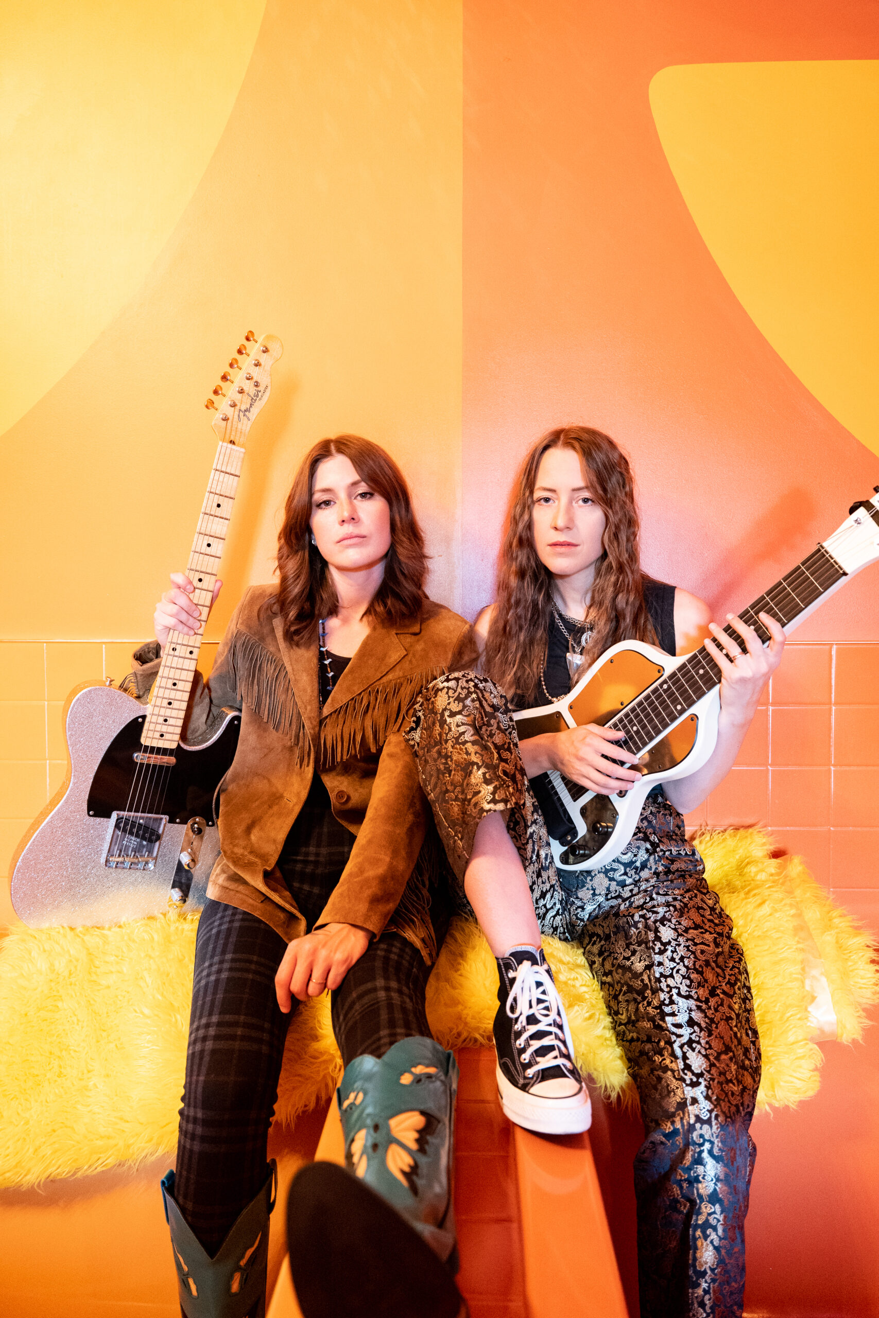 You are currently viewing Larkin Poe share emotionally anthemic new song ‘Strike Gold’