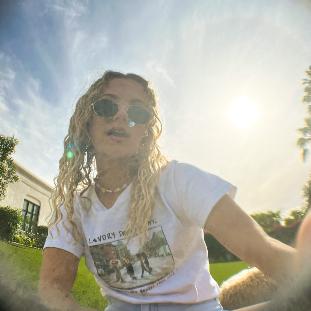 Izzy Mahoubi releases new single ‘Hang Around’