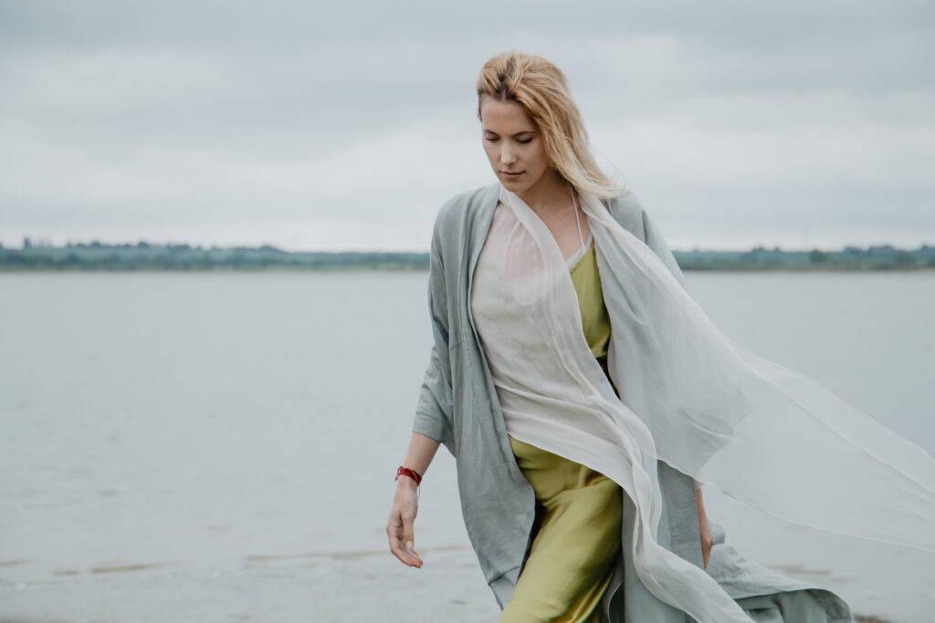 Walk the path of fearlessness with Nicki Wells’ new single ‘Carry On’