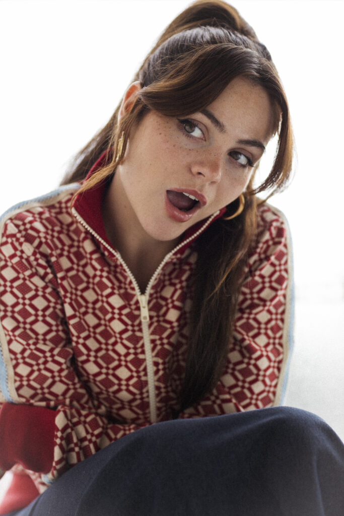 Lucy McWilliams unveils soulful new single ‘Bumblebees and Blue Skies’