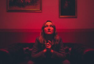 Read more about the article Elizabeth M. Drummond shares new single ‘Bullet’