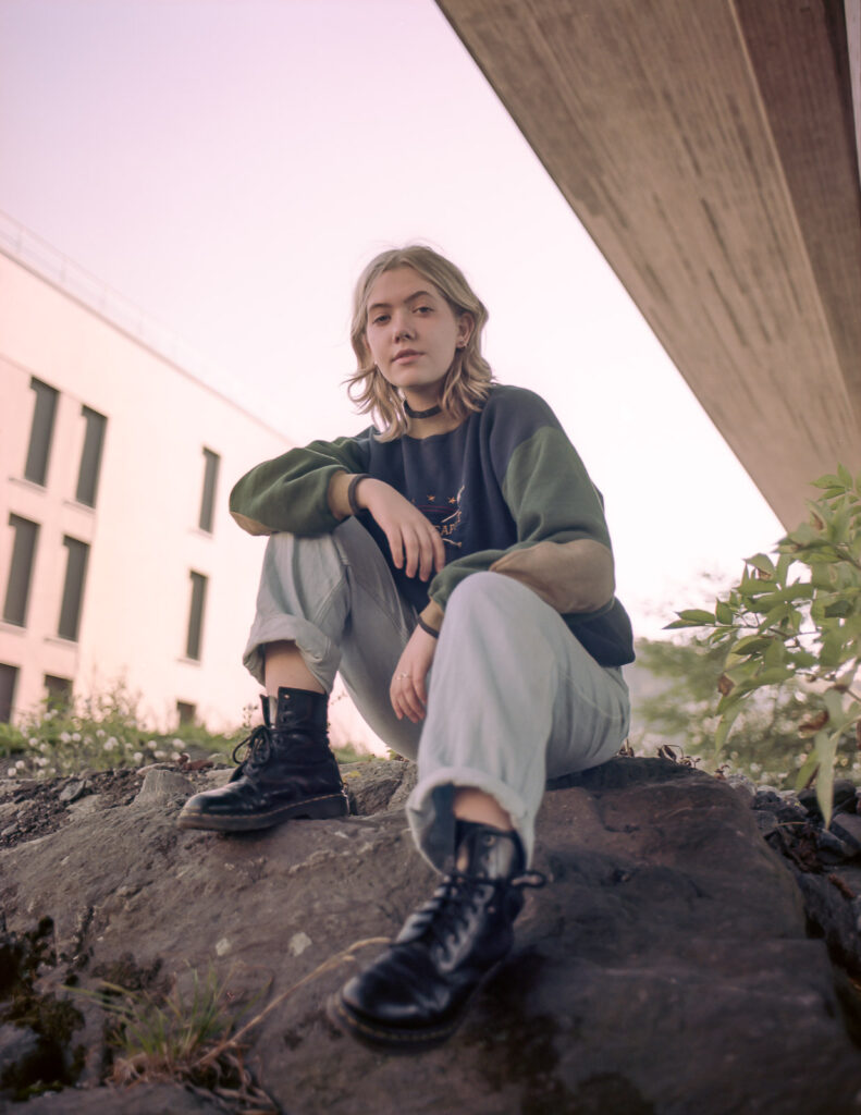 Bo Milli shrewdly observes her digital-obsessed generation on ‘FOMO’