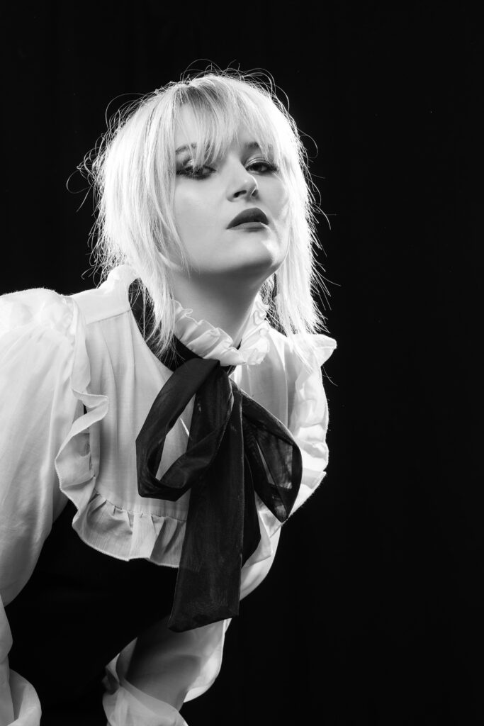 Siobhan Cotchin returns with the striking new single ‘How Does It Feel?’