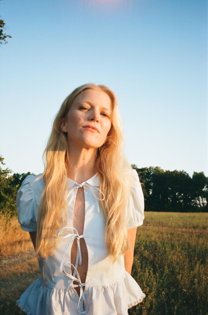 Mereki lives in the here and now in dreamlike new single ‘Presence’