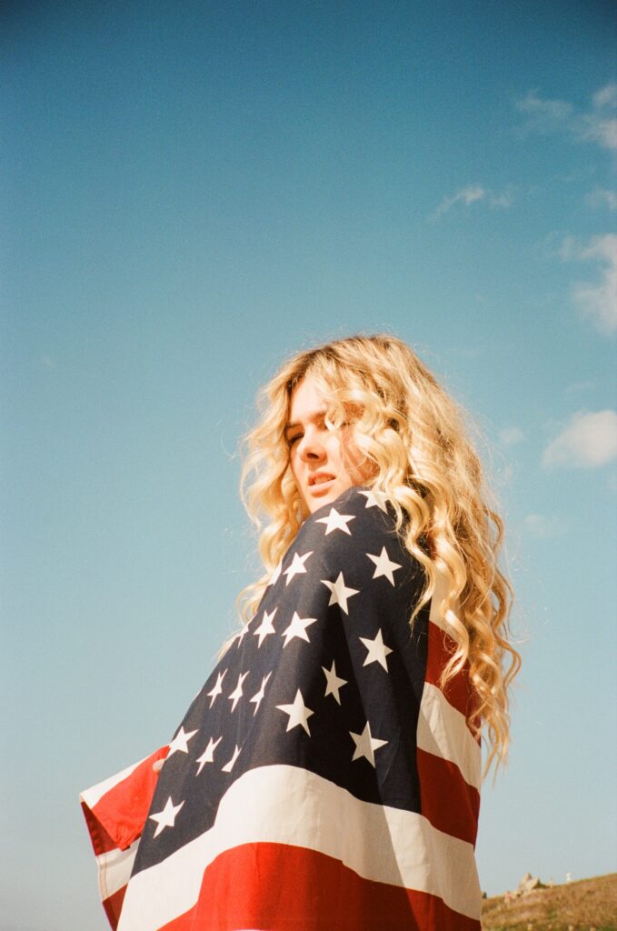 Bailey Tomkinson releases new single ‘Astronaut’