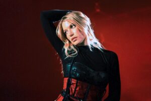 Read more about the article Anabel Englund shares new single ‘Need Me Right’