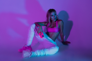 Read more about the article yuniVERSE unveils new single ‘l8 nite txts’