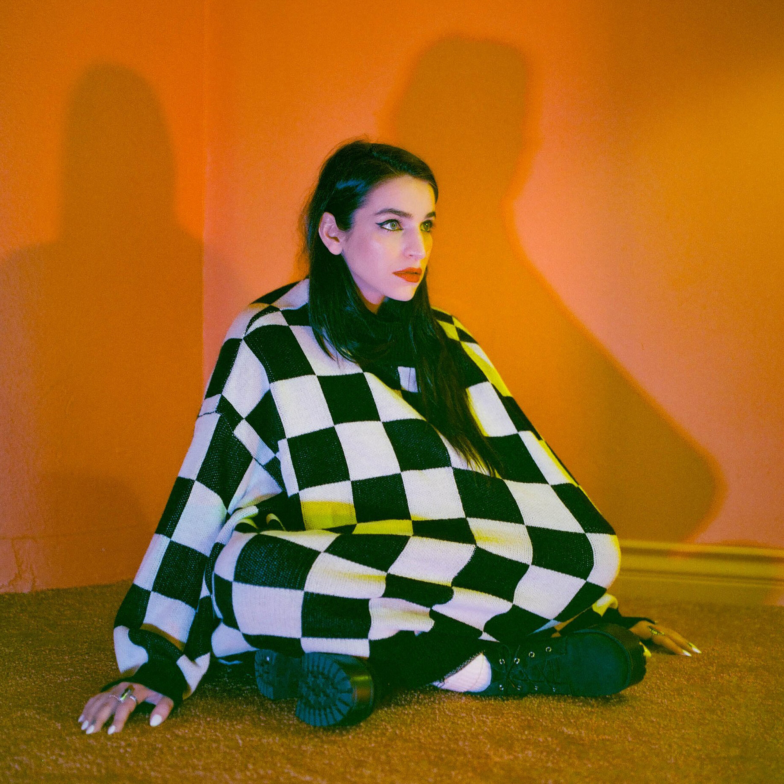 You are currently viewing Annabel Lee announces debut LP Mother’s Hammer & shares delicate track ‘Los Angeles’