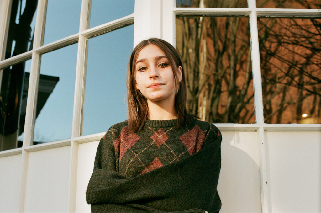 Lexie Carroll returns with new single ‘violet’