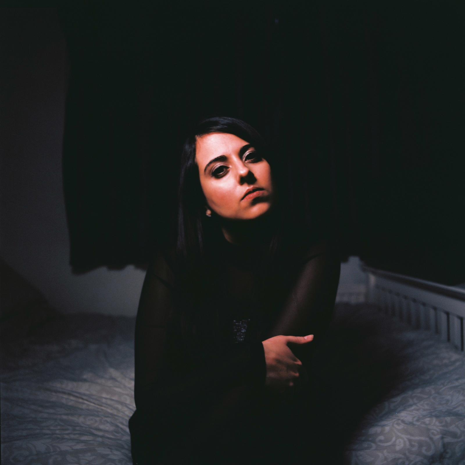 You are currently viewing Maya Lakhani kicks off the New Year with her new single ‘Torn in Two’