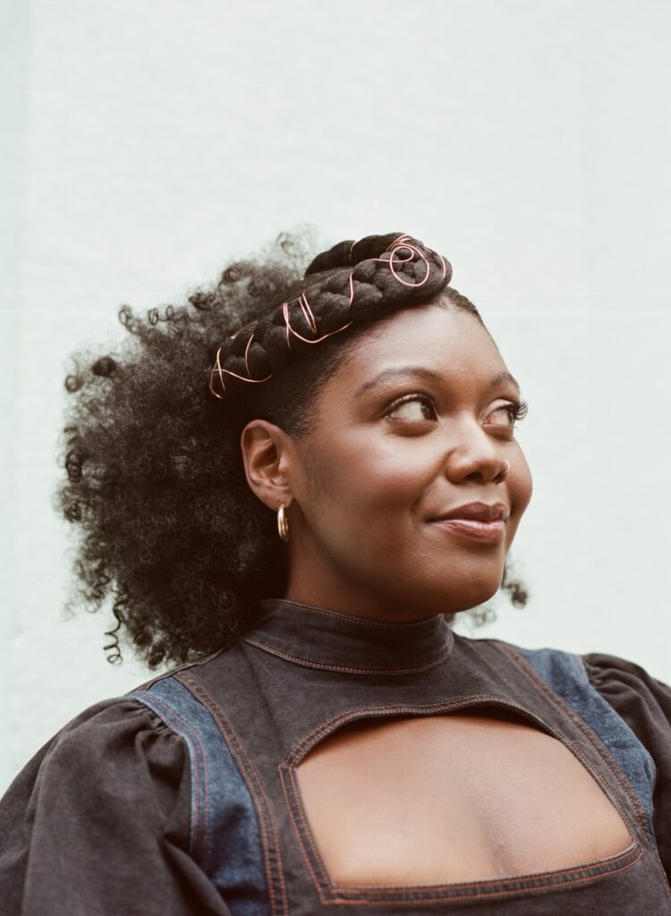 Yazmin Lacey shares new single ‘Late Night People’