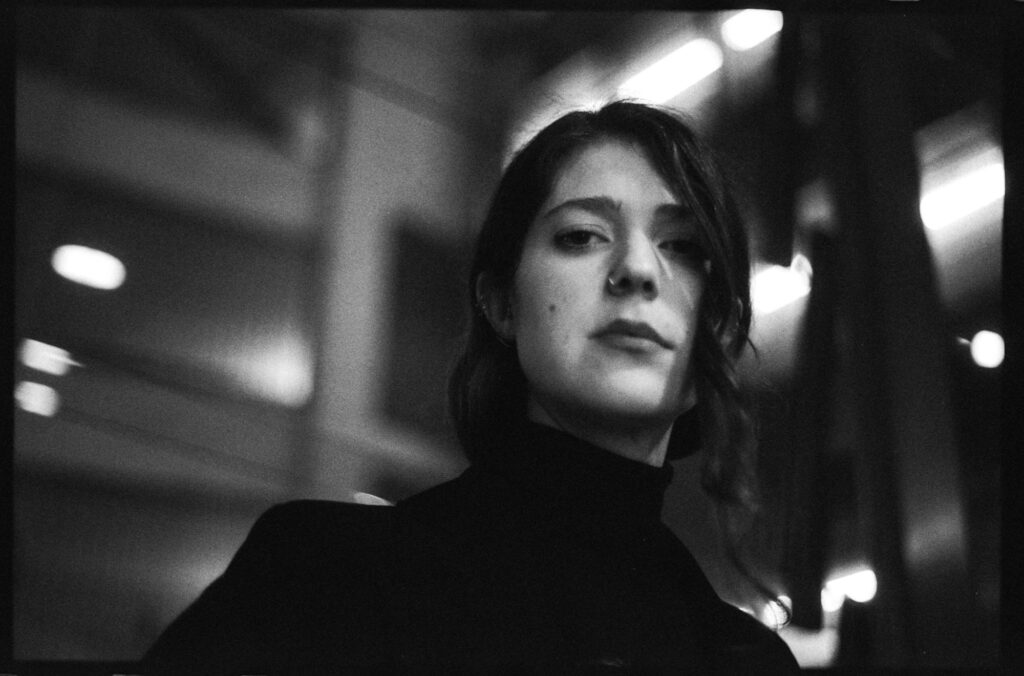 Lucy Kruger & The Lost Boys release surreal pulsing new single ‘Heaving’