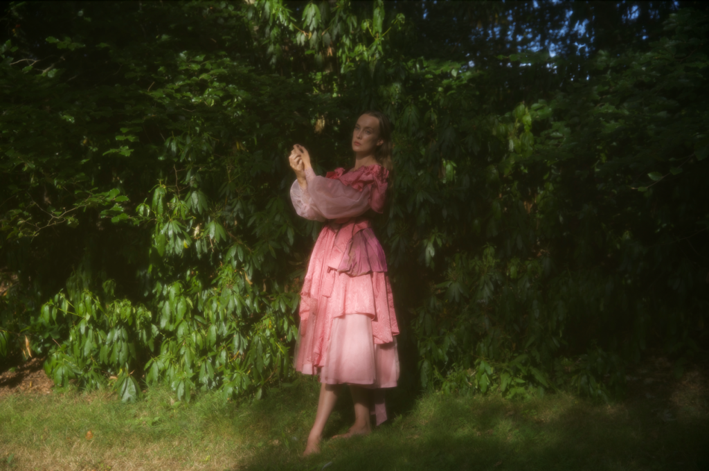 Allie Crow Buckley shares new single ‘Dreamboat Soulmate’