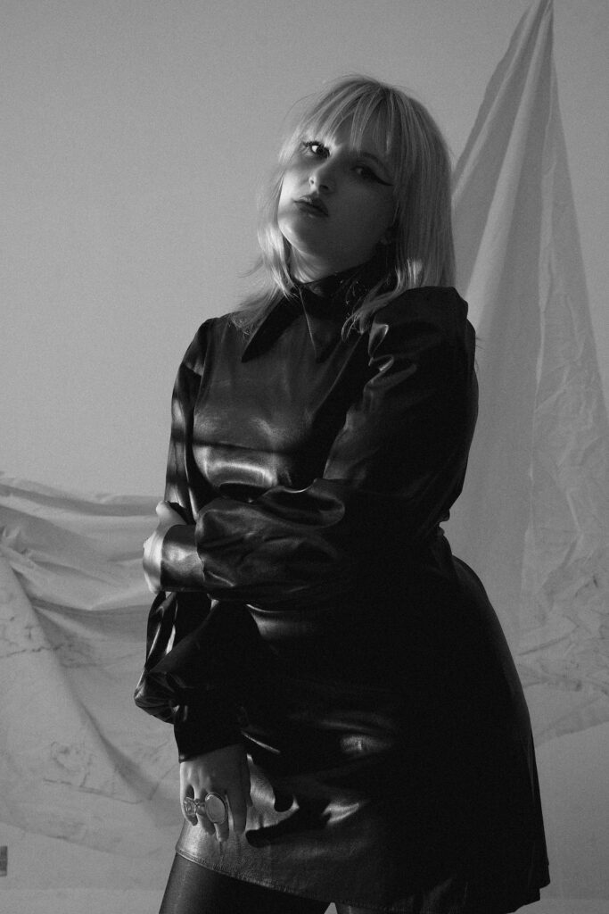 Siobhan Cotchin strikes a chord with song of heartbreak & betrayal; ‘When The Curtains Close’