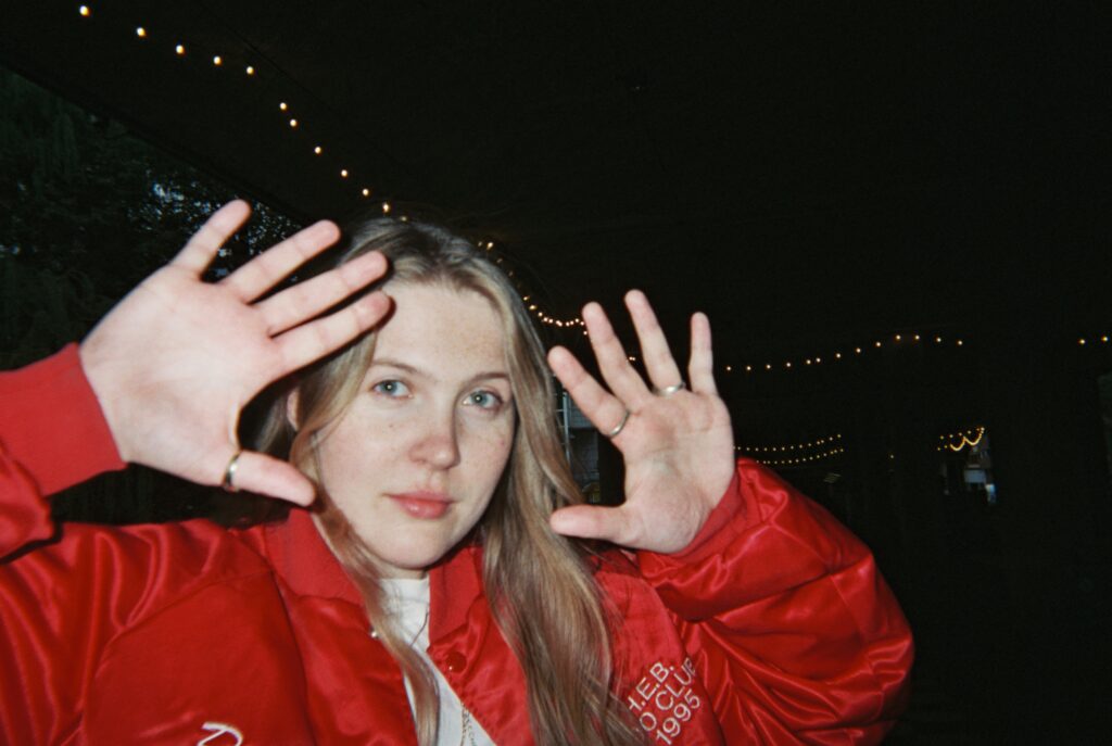 Cupid Girl releases a new indie pop banger ‘I Drop Everything’