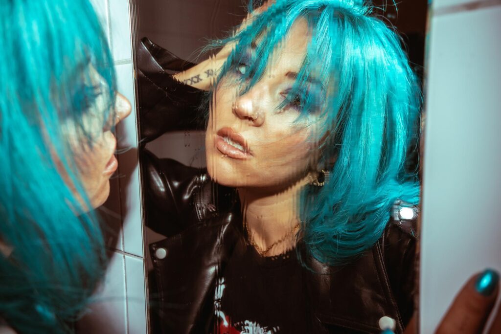 Charlotte Sands shares new single ‘Six Feet Under’