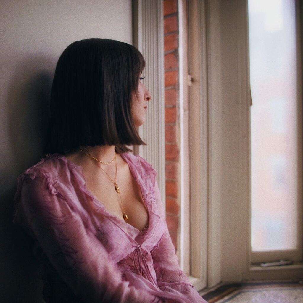 Tilly Valentine shares new single & video ‘Statue’