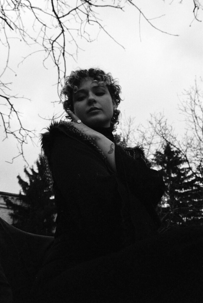 Sofia Zadar releases moody electronic pop single ‘Nostos’