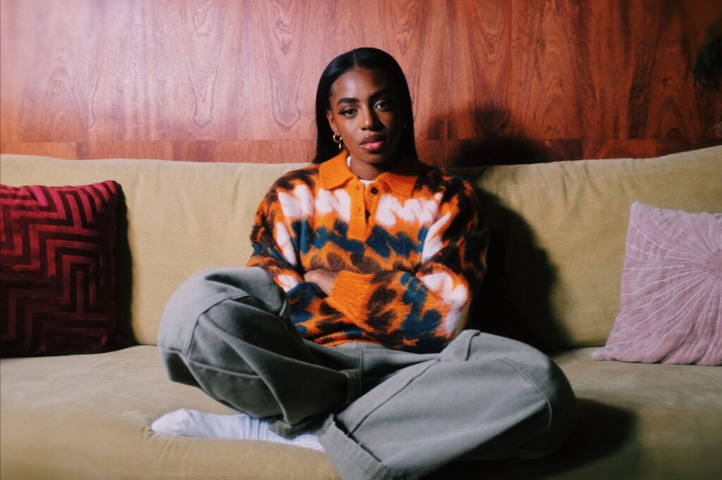 Cat Burns unveils her brand new single ‘live more & love more’