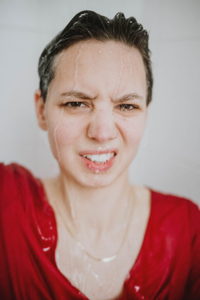 Lara Jones shares gritty new single ‘Scissors’; a celebration of queer intimacy