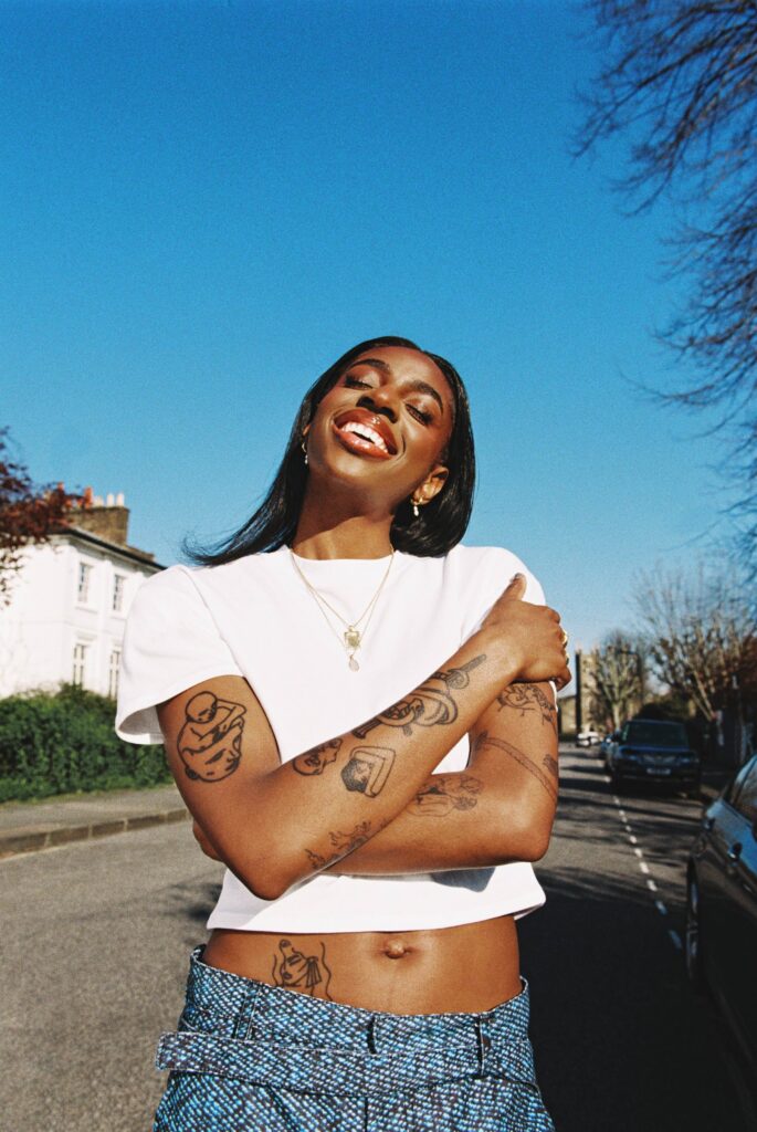 Cat Burns delivers brand new single, ‘you don’t love me anymore’