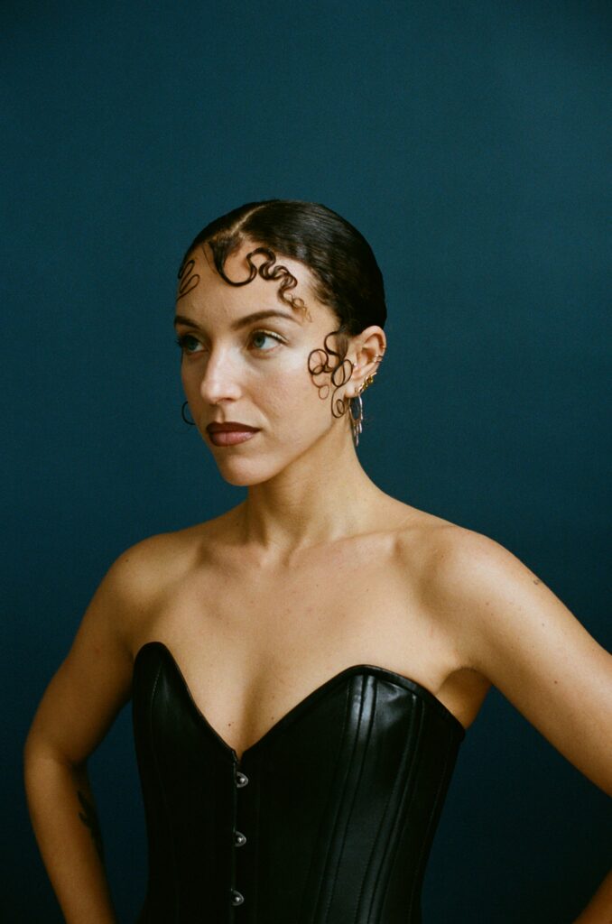 Stella Talpo tackles patriarchal stigmas with gritty R&B cut ‘GOOD GIRLS’