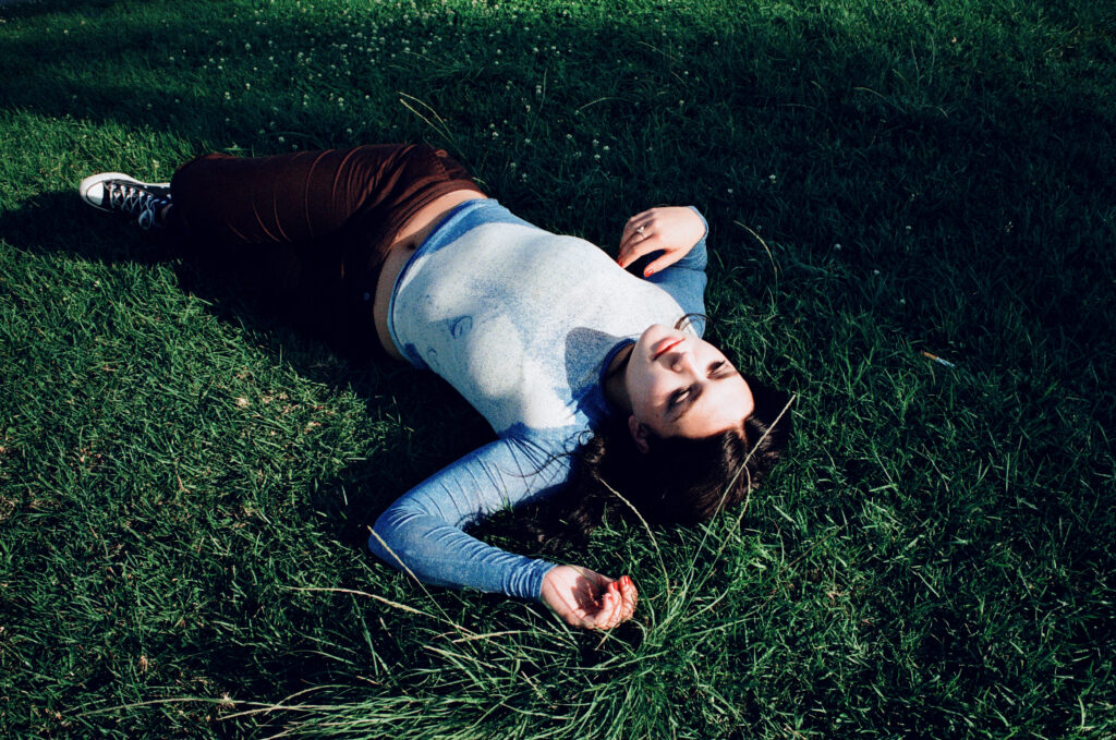 Charli Adams shares brand new single ‘na na na song’
