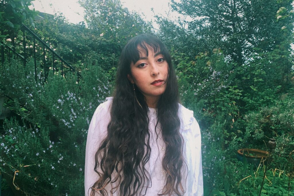 Ella Tobin releases new single ‘Wanna Go Home’