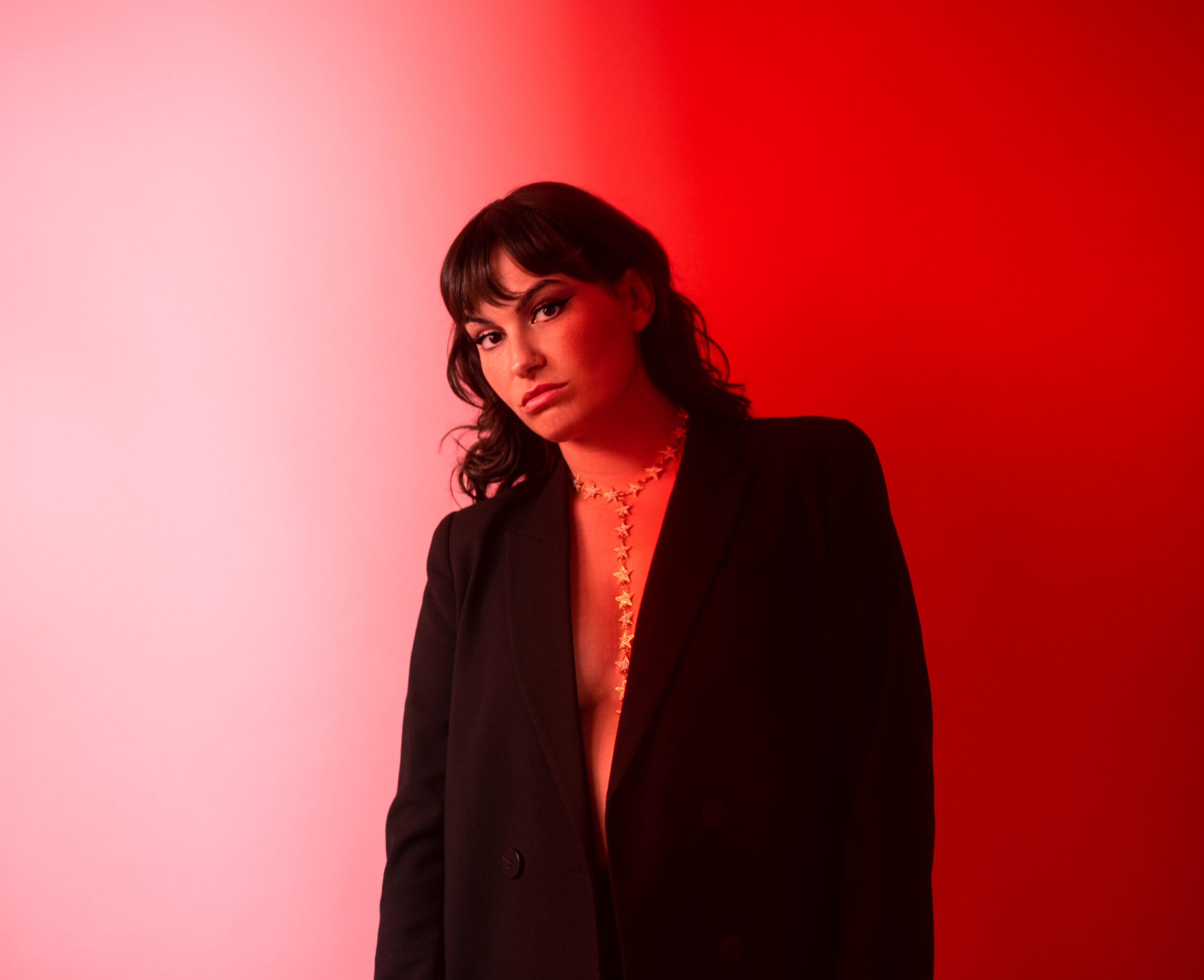Read more about the article charly haze shares new single ‘Busy Minds’