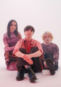 Read more about the article The Fae release gloriously jangly new single ‘do you mind if i miss you?’