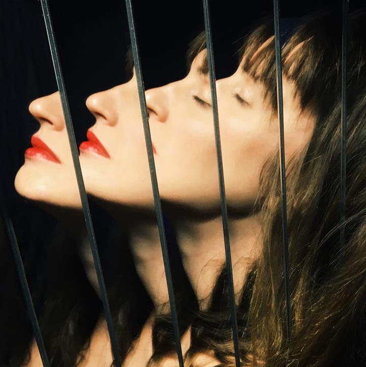 You are currently viewing Annie Hart announces new album The Weight Of A Wave & shares first single, ‘Stop Staring At You’